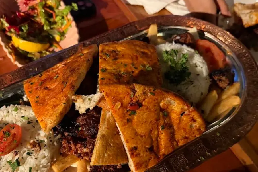 Grill platter with pide